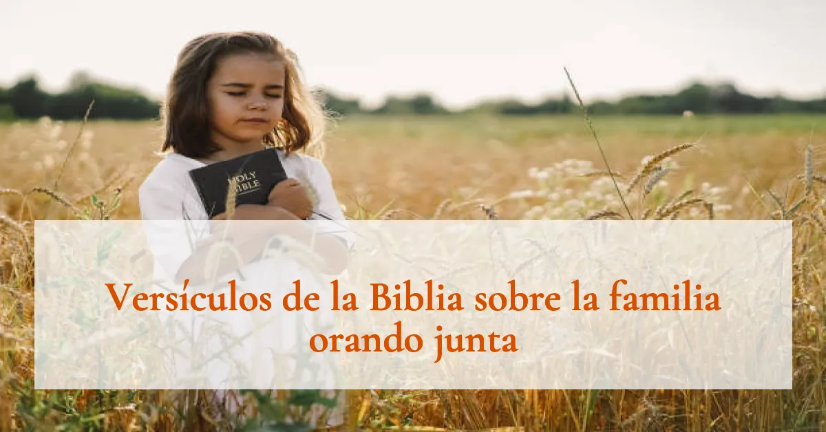 Versículos de la Biblia sobre la familia orando junta